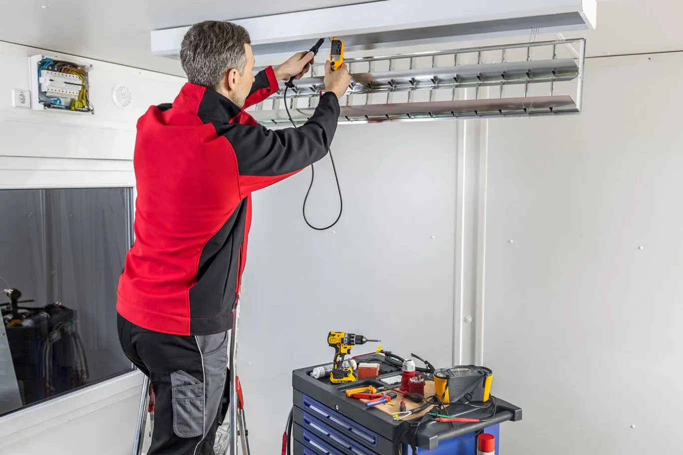 elektriker_zrd-personalmarketing_HSH-Raumsysteme_web_24.jpg.imagethumb.1368