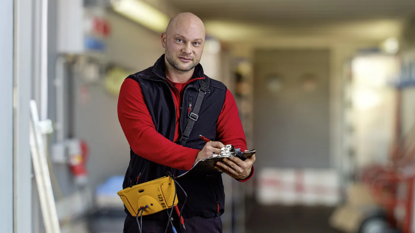 Elektroniker_für_die_Baustromversorgung_(mwd)_1.jpg