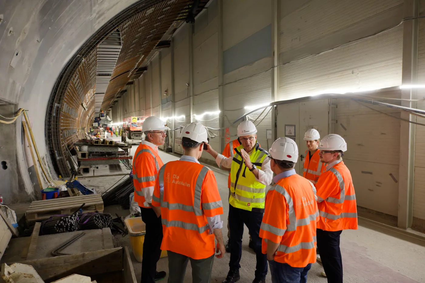 Besuchergruppe-in-Engelbergtunnel-Stuttgart