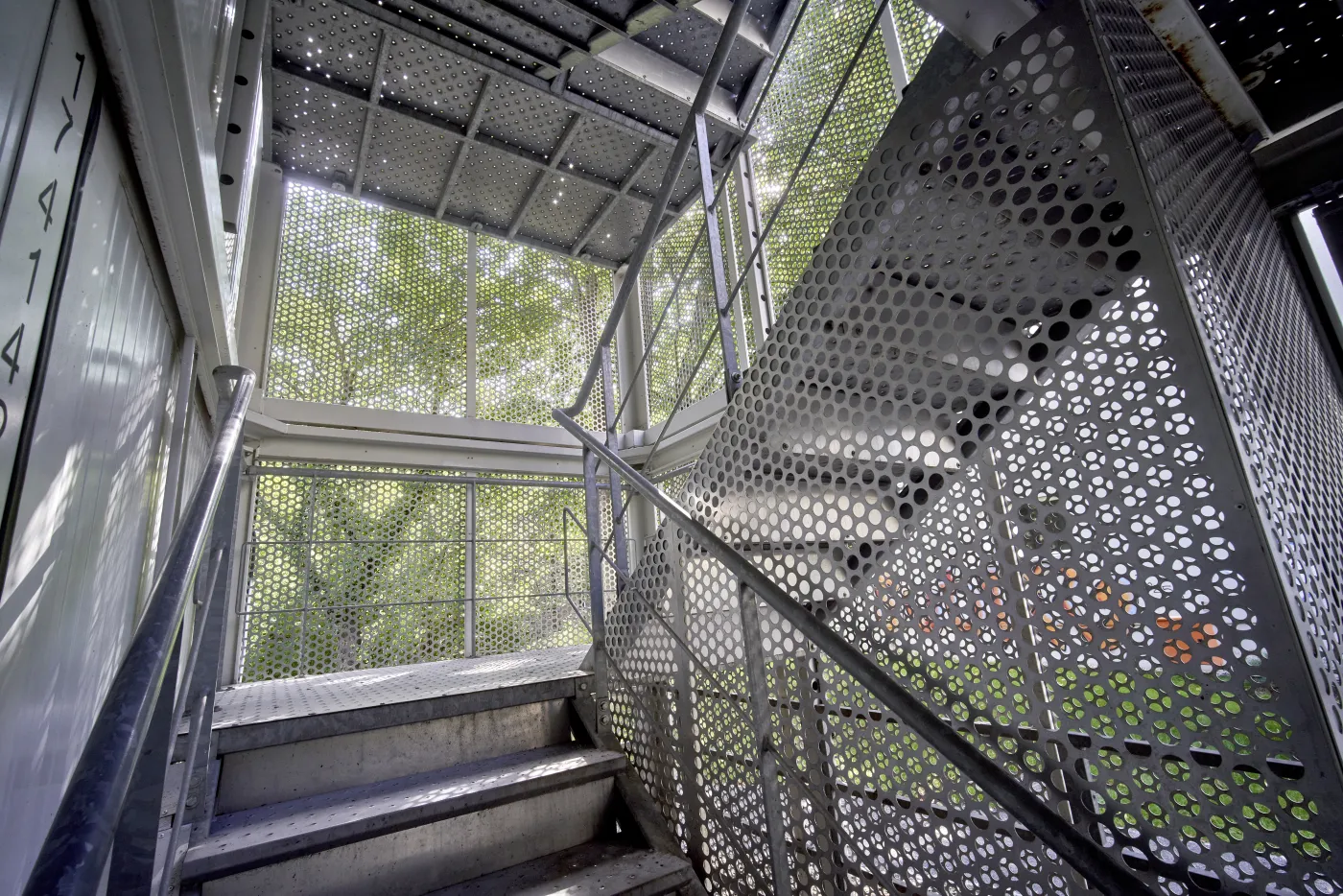 Fluchtweg-Modulanlage-Container-Schule-GutsMuths-Berlin