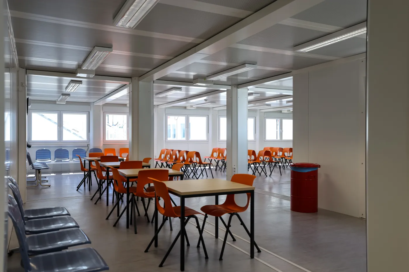 Wartebereich-Modulanlage-Container-Büro-Verwaltungszentrum-Berlin-Tegel