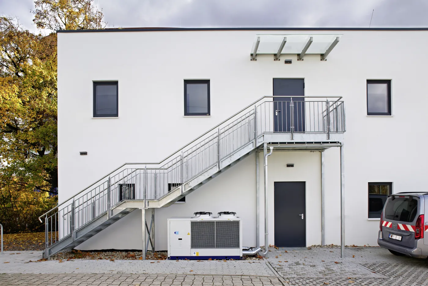 Modulgebäude-Sozialgebäude-DB-Außentreppe-Böblingen