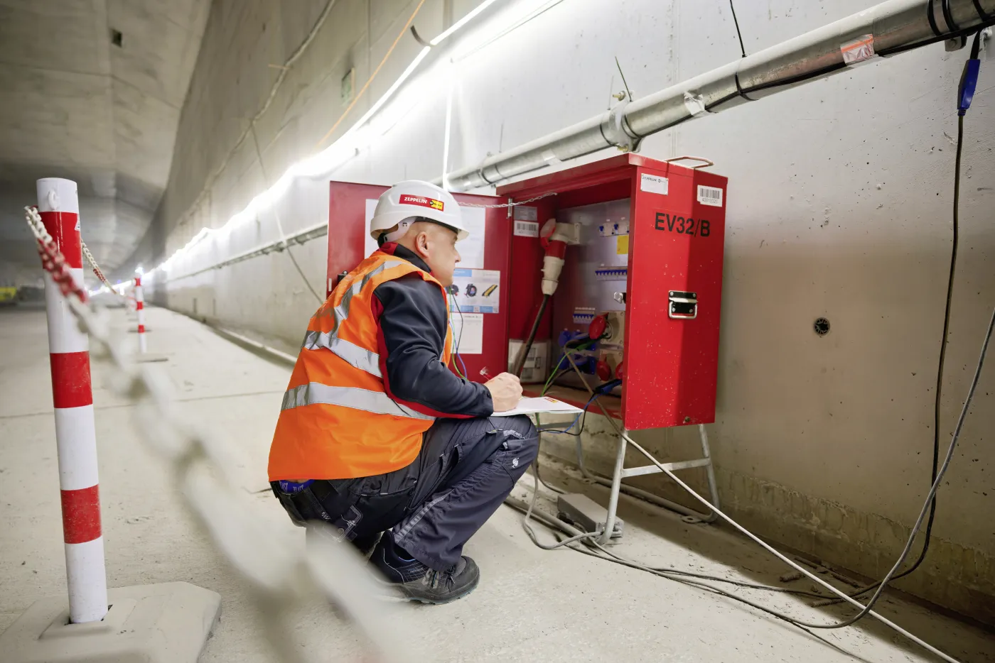 Lichtbänder-Beleuchtung-Stromverteiler-FI-Prüfung-Tunnelbaustelle-A81-Stuttgart