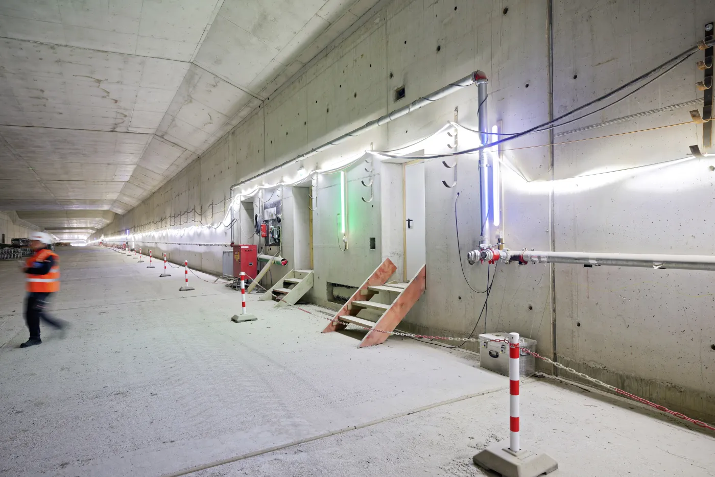 Lichtbänder-Notbeleuchtung-Tunnelbaustelle-A81-Stuttgart