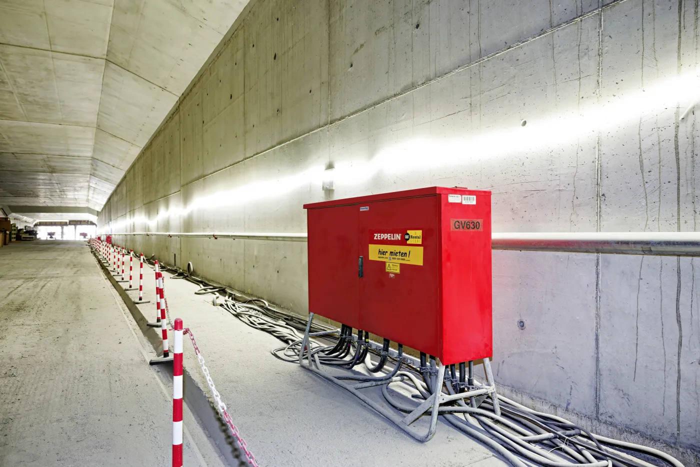Lichtbänder-Beleuchtung-Stromverteiler-Tunnelbaustelle-A81-Stuttgart