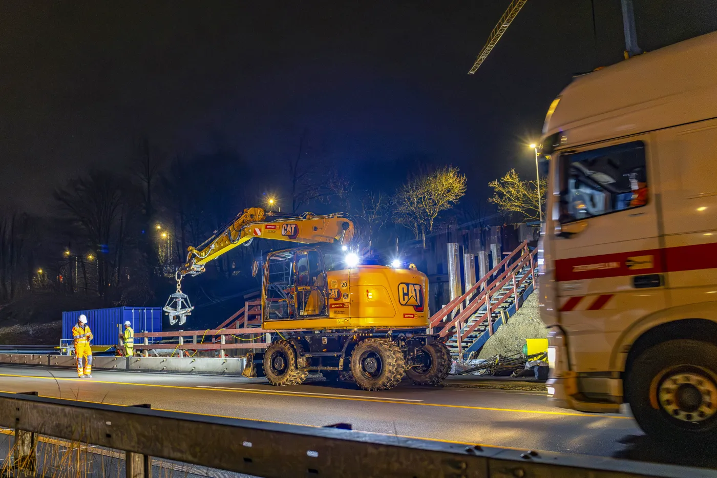 Zeppelin-Rental-Baustellen-und-Verkehrssicherung-Mobilbagger-München