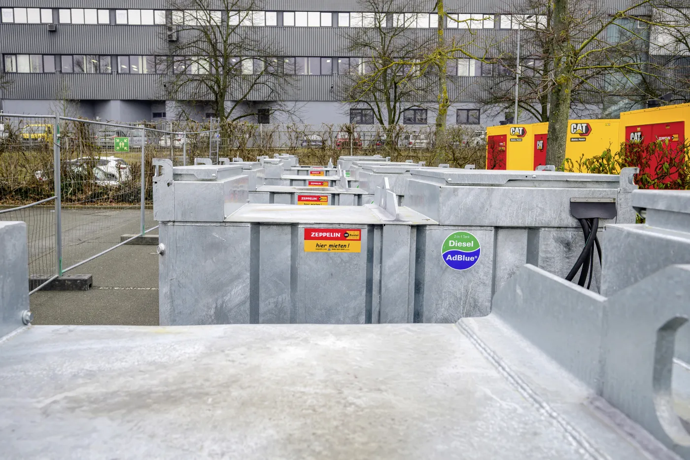 Zeppelin-Rental-Notstromanlage-Duo-Tanks