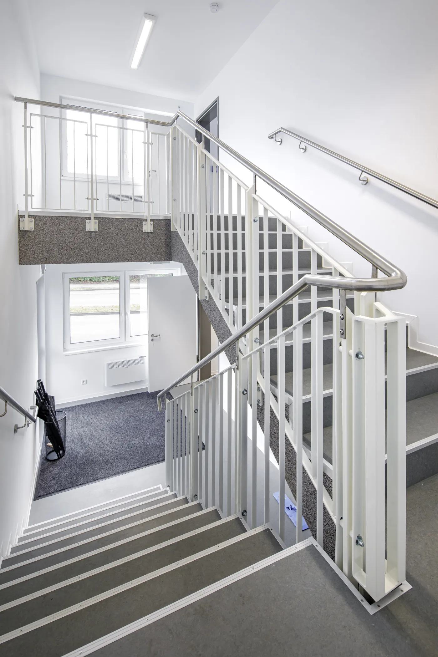 Raumsysteme-Bürogebäude-Feuerwehr-Velbert-Treppenhaus