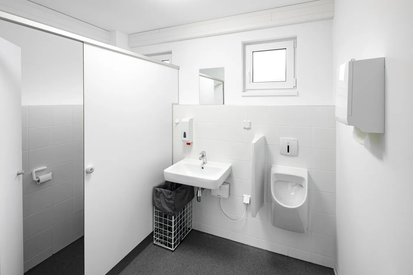 Raumsysteme-Bürogebäude-Feuerwehr-Velbert-Sanitärbereich