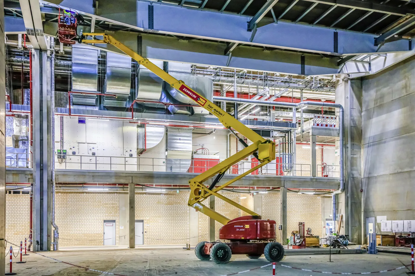 ZRD-Personenarbeitsbühne-Batteriezellfabrik-Salzgitter-Gelenkteleskopbühne