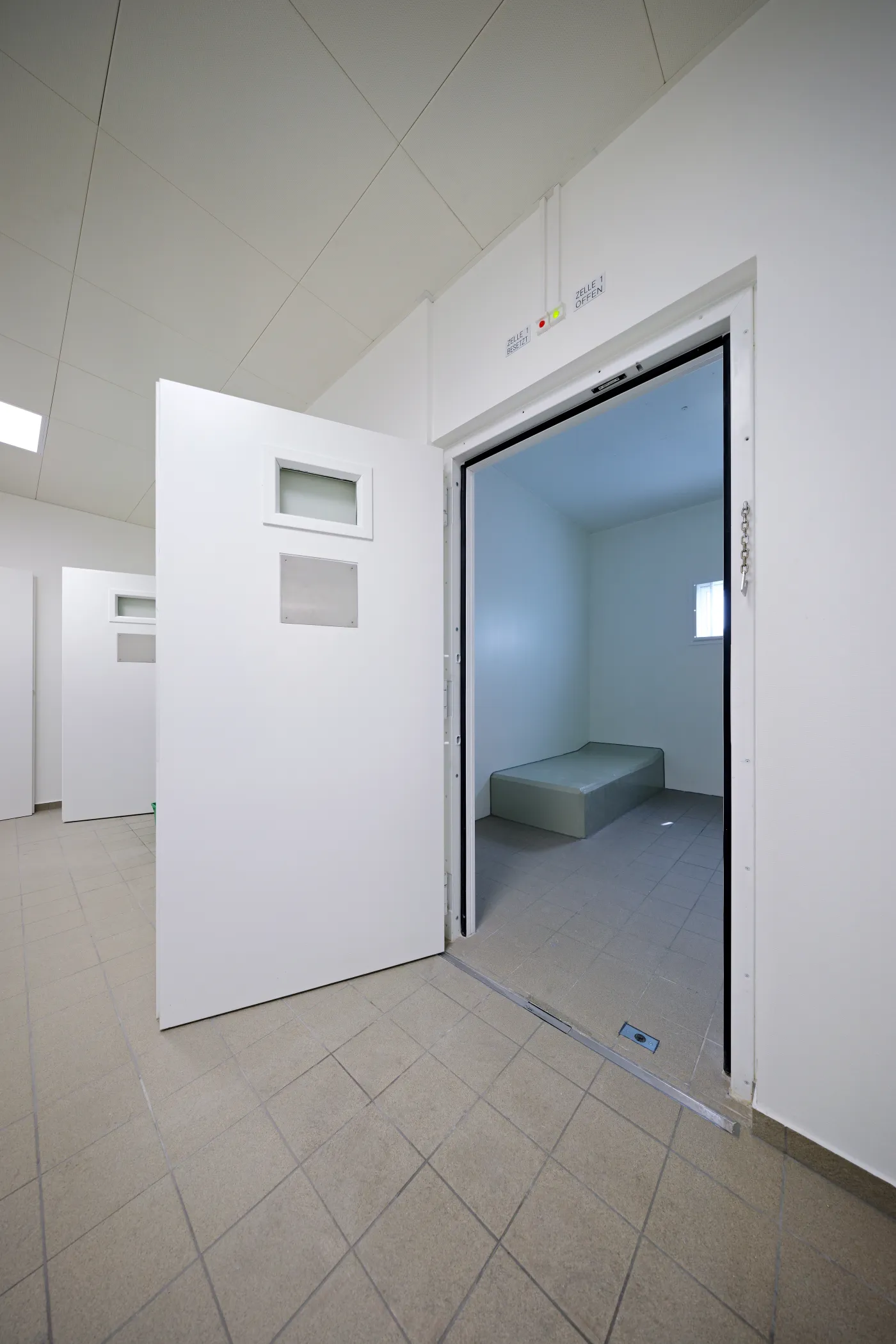ZRD_Raumsysteme_Modulanlage_Polizeiwache_Stuttgart_Zelle