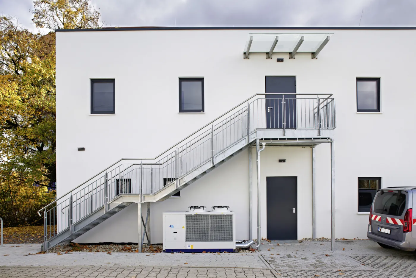 Modulgebäude-Deutsche-Bahn-Böblingen-Fassade